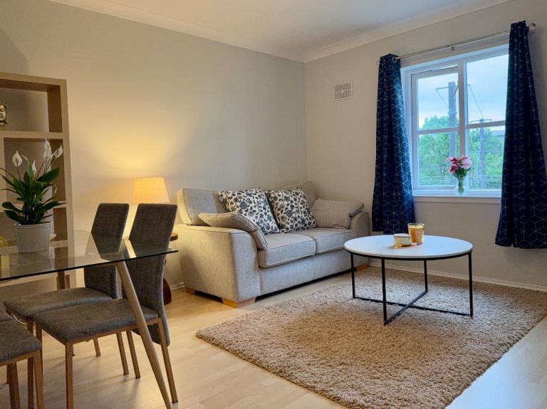 Centrally located 2 bedroom apartment with private parking