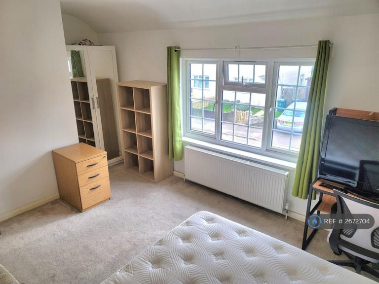 1 bedroom flat in Ascham End, London, E17 (1 bed) (#2672704)