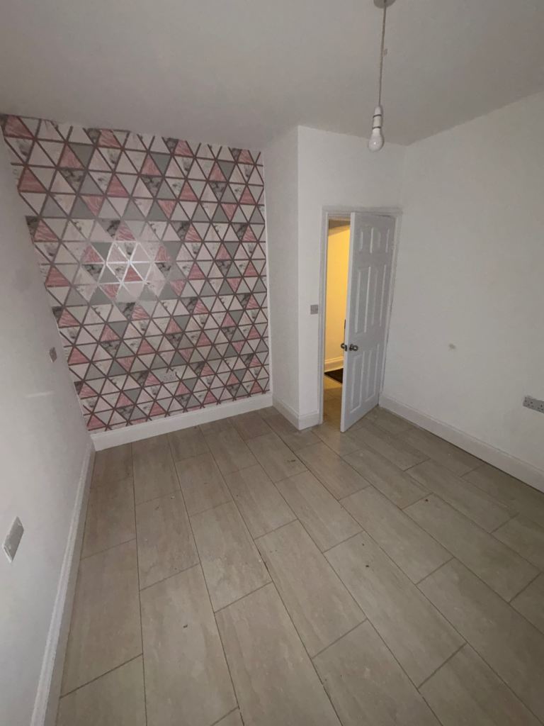 5 Bedroom Detached House To Rent 