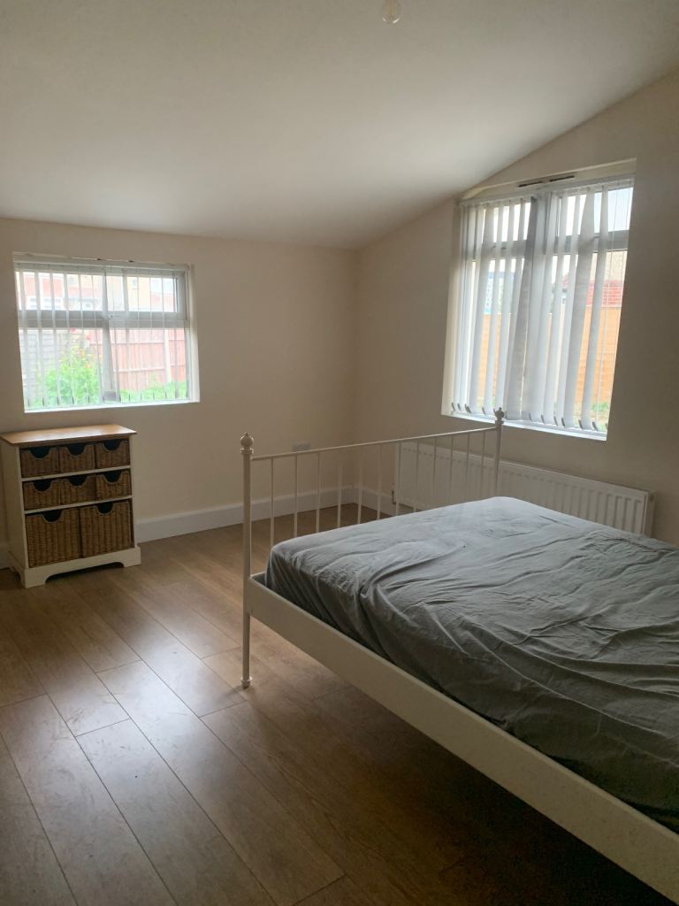 Three double bedroom bungalow to rent 