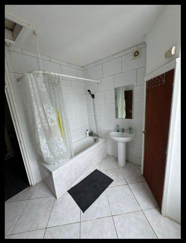 Spacious single Room