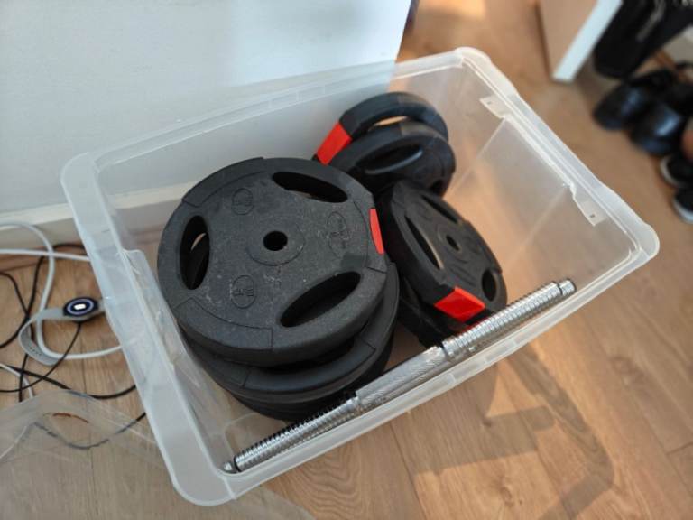 Set of 30kg weights and 2 bars