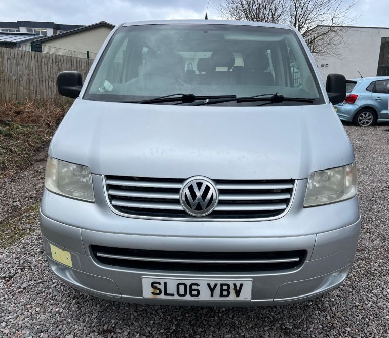Running and driving Volkswagen TRANSPORTER SHUTTLE Minibus