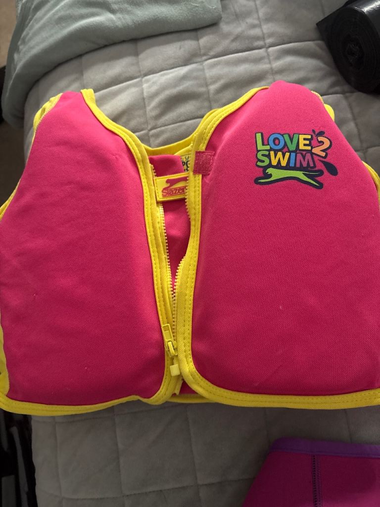 Free swim vest 2-3 years 