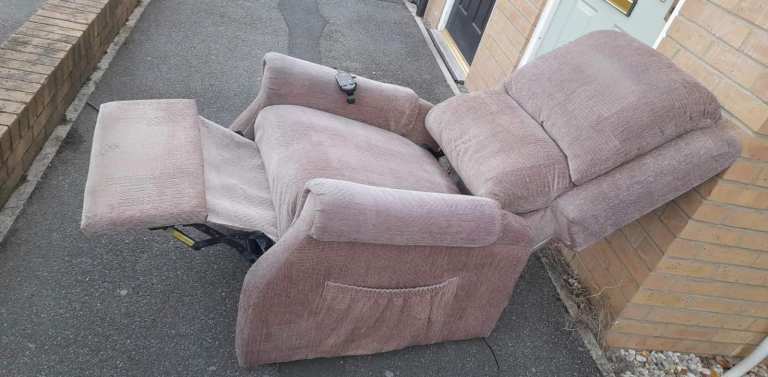 Electric Rise and Recline Chair – Brown, Good Condition