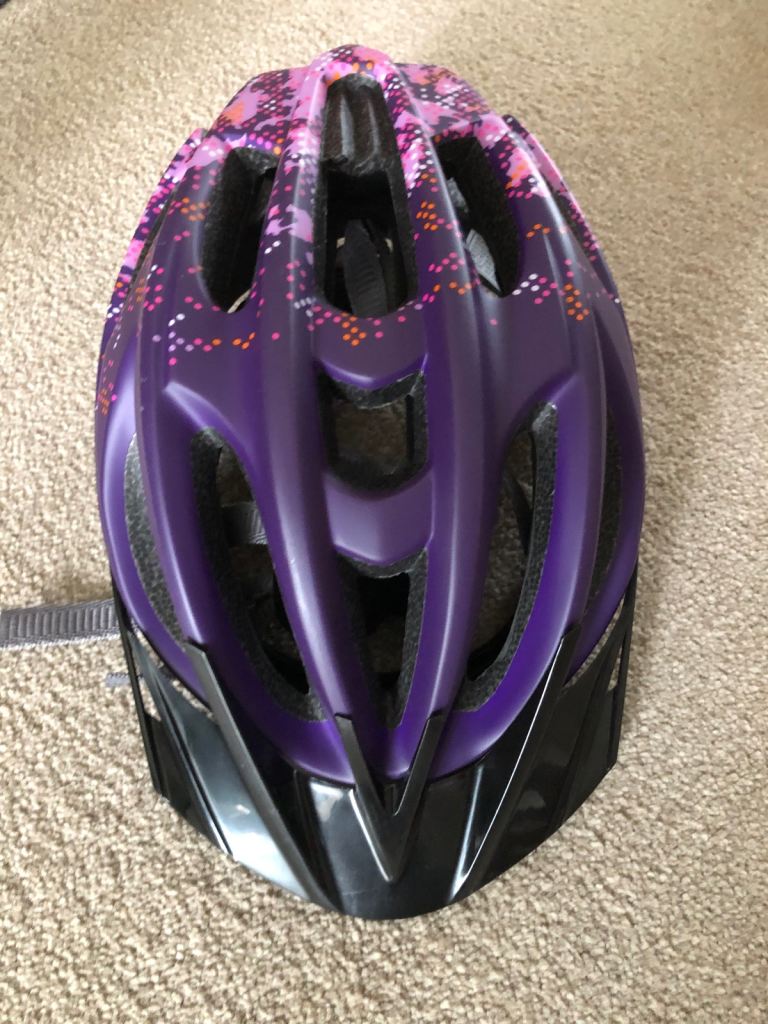 Size Small helmet for ages approx. 6-10 years