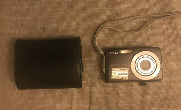 Nikon Coolpix S210 compact digital camera
