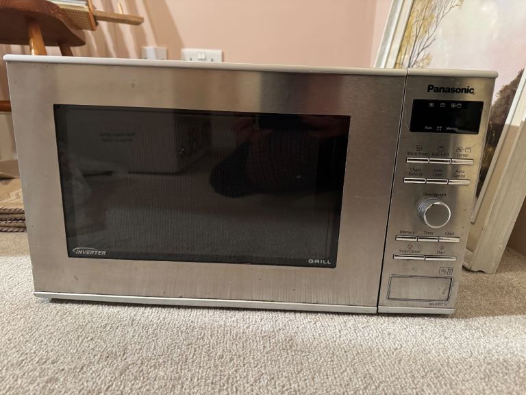 1100W Panasonic Microwave oven with a grill function