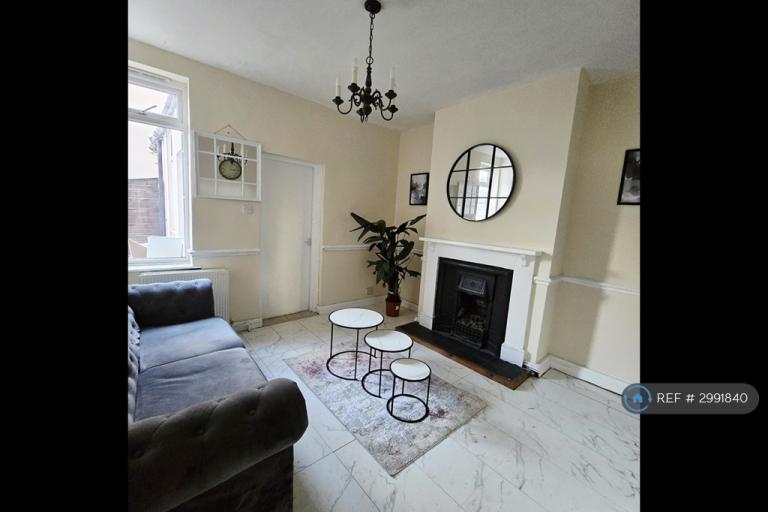 5 bedroom house in St. Leonards Road, Northampton, NN4 (5 bed) (#2991840)