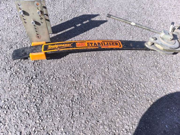 Trailer/caravan stabilizer 