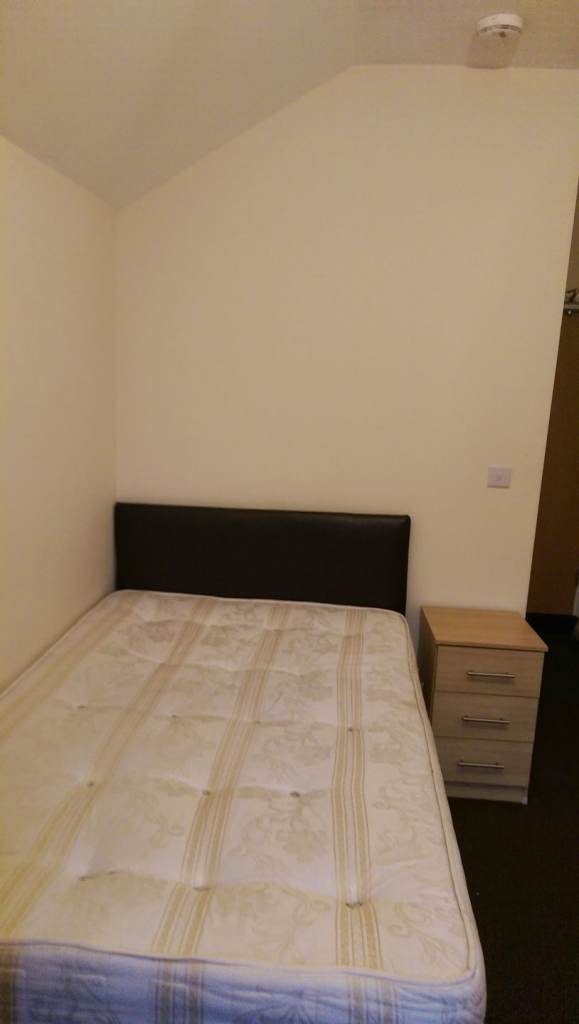 Large Room To Rent