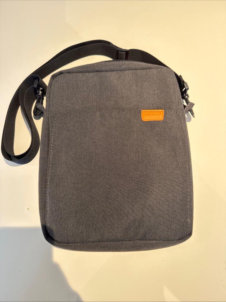 MoKo 9-11 Inch iPad Tablet Sleeve Bag Handle Carrying Case with Shoulder Strap