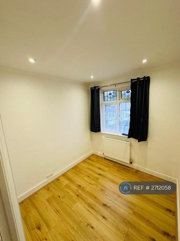 4 bedroom house in South Park Road, Ilford, IG1 (4 bed) (#2712058)