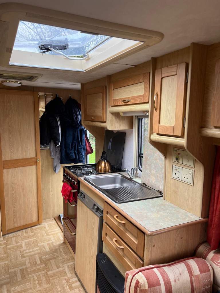 Elddis Avante 2004 touring caravan 