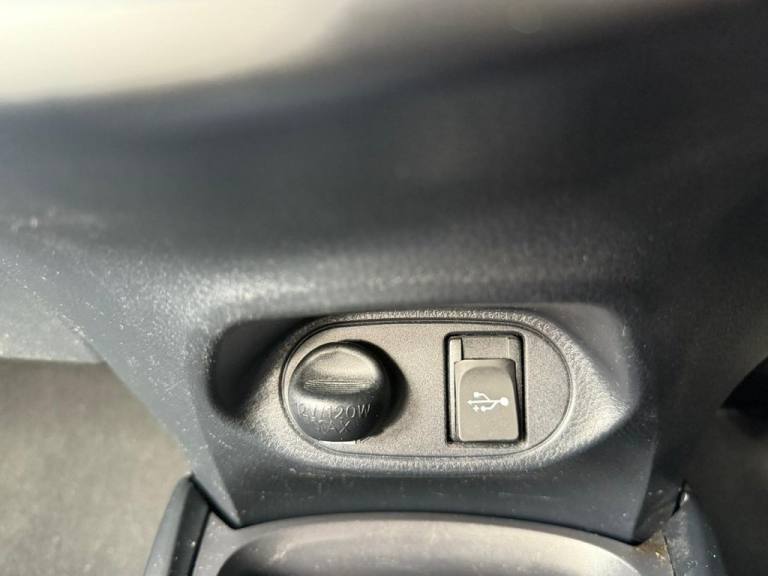 2018 Toyota Yaris 1.5 VVT-h Icon Tech Hatchback 5dr Petrol Hybrid E-CVT Euro 6 (s/s) (100 ps) Hat...