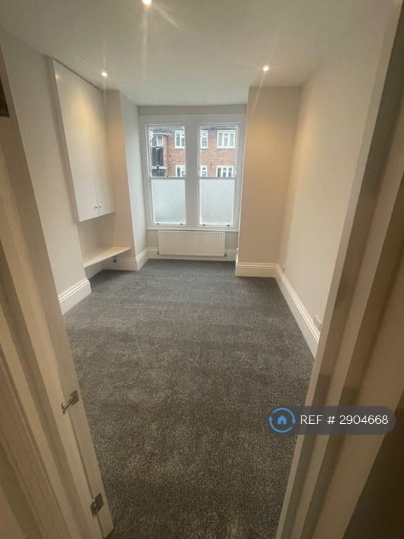 2 bedroom flat in Tooting, London, SW17 (2 bed) (#2904668)