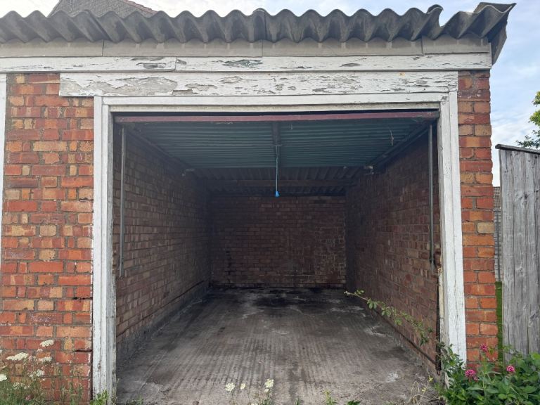 Garage to rent 
