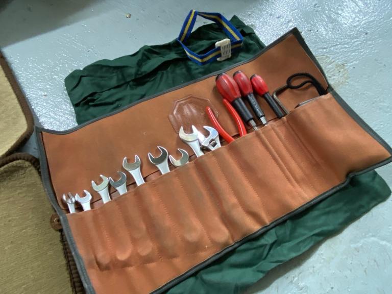 MG RV8 4.0 CONVERTIBLE WOODCOTE GREEN * TOP GRADE * 31000 MILES WITH 12 SERVICE 