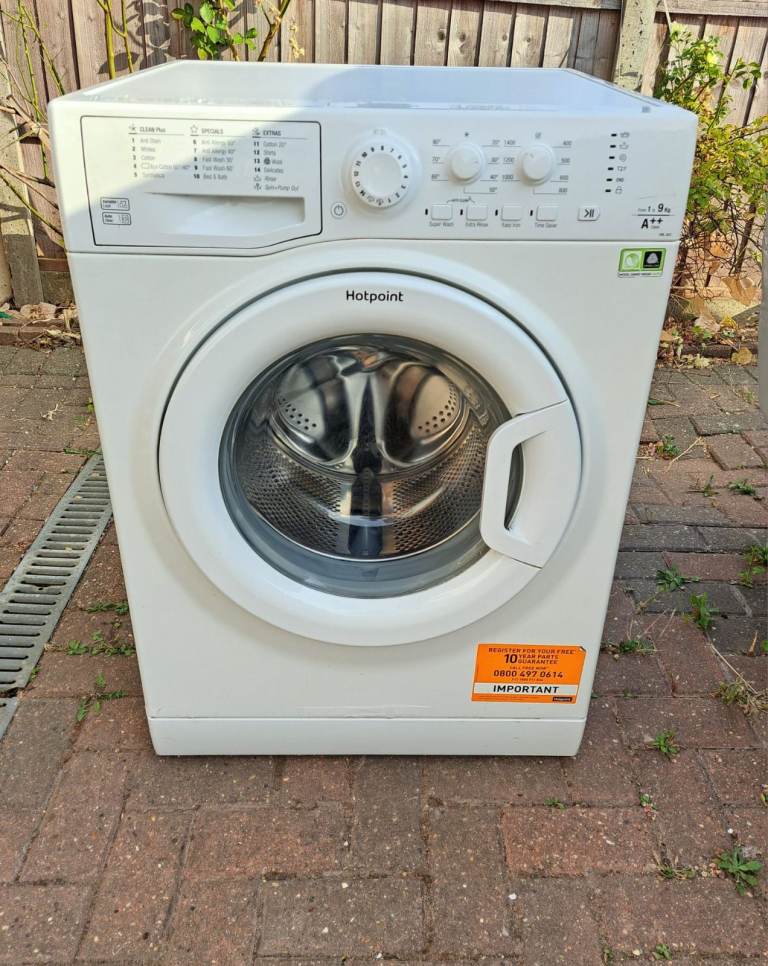 Hotpoint Washing Machine in White – Good Working Order