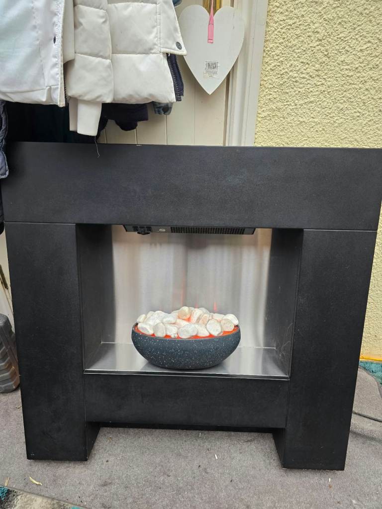 Electric fire in surround 