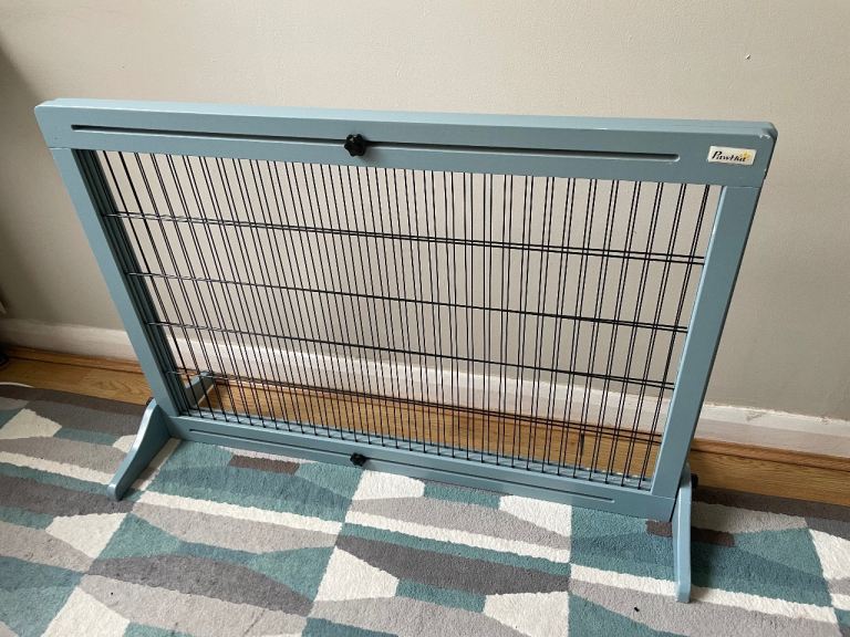 PawHut Extendable Wooden Pet Gate (1m – 1.8m)
