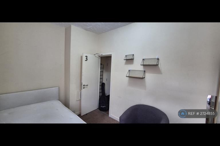 3 bedroom house in Mackenzie Road, Salford, M7 (3 bed) (#2724855)