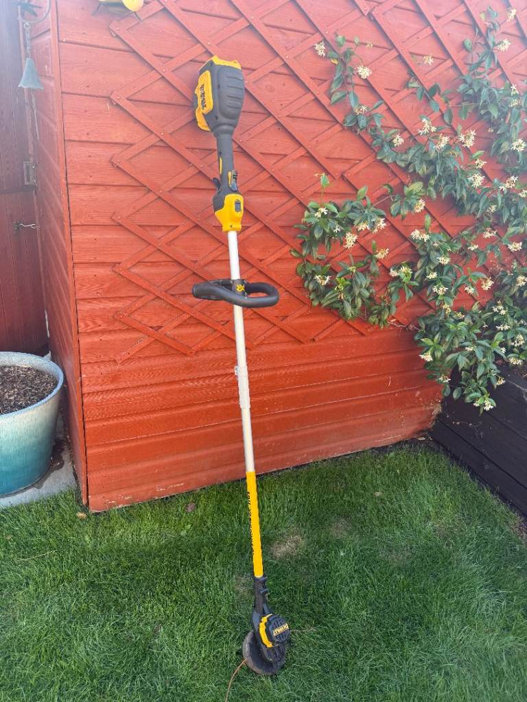 DeWalt Cordless Grass Trimmer Strimmer DCM561P1S - Perfect working order