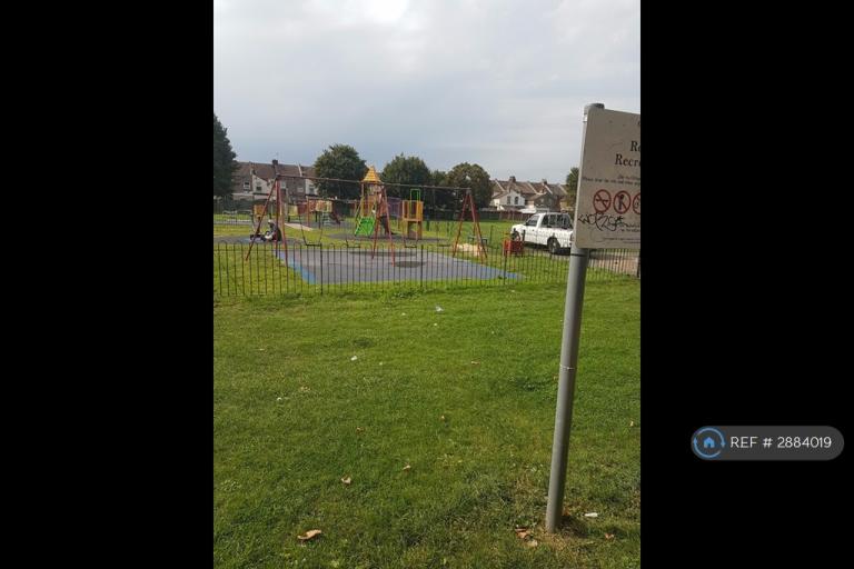 2 bedroom flat in St Mark Avenue, Northfleet, DA11 (2 bed) (#2884019)