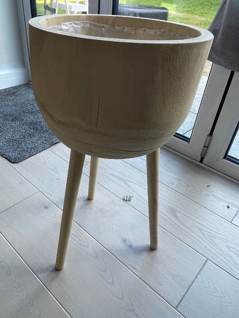 Wooden lined indoor planter 