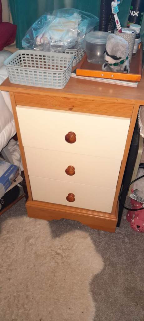 3 drawer bedside table