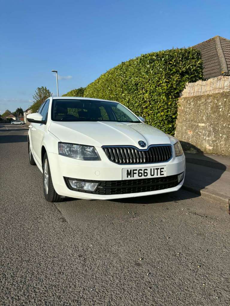 Skoda, OCTAVIA, Hatchback, 2016, Semi-Auto, 1598 (cc), 5 doors