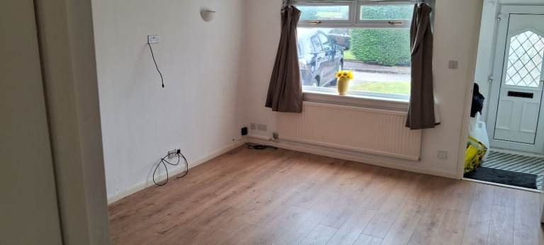 2 bed house Newton Mearns, close to schools, shops and train station