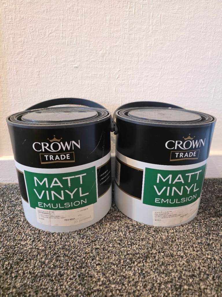 Crown Trade Matt Vinyl Emulsion 2x – Pale Gold – 2.5L