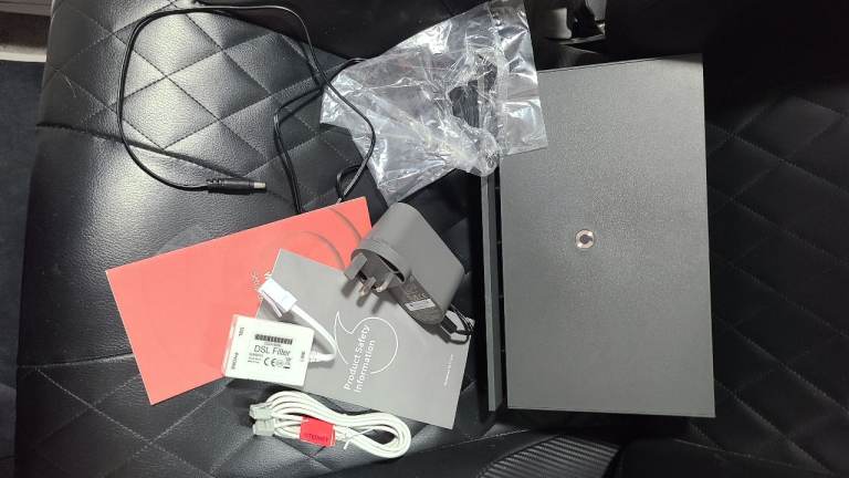 Vodafone WiFi Hub THG3000 w/ Original Box & Manuals 