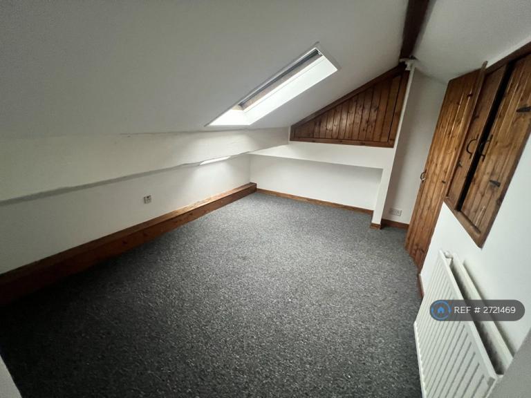 3 bedroom house in Hebron Street, Royton, Oldham, OL2 (3 bed) (#2721469)