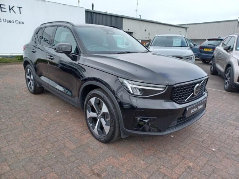 VOLVO XC40 2.0 B4P Plus Dark 5dr Auto