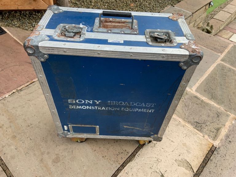 Sturdy flight case on wheels 