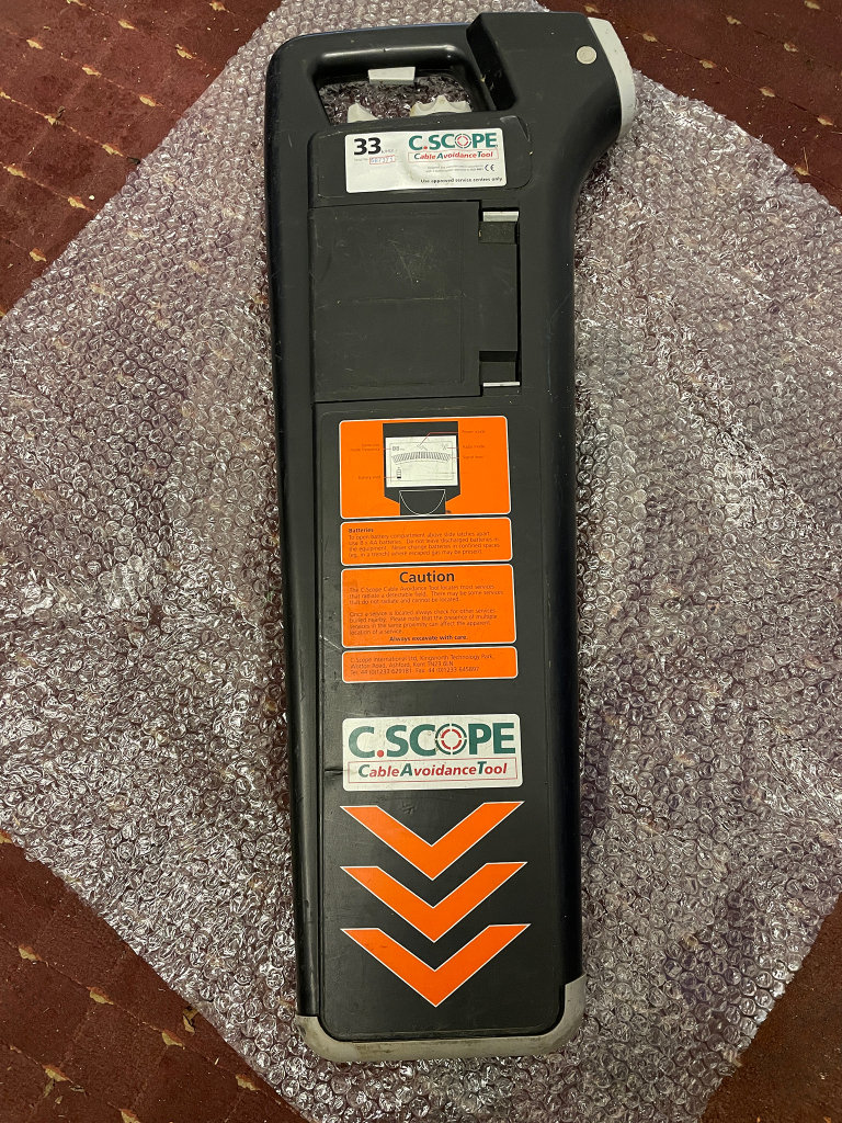 C.Scope Cable Avoidance Tool and Signal Generator SG-A (pipe tracer)