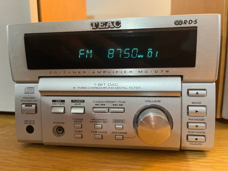 Teac MC D78 mini system ( please read). Tuner, remote control 