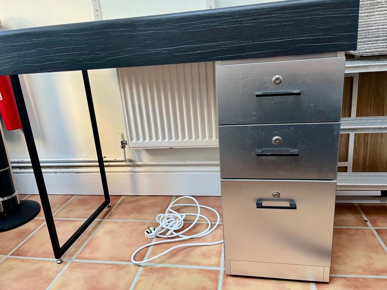 REM Florence Manicure Table 