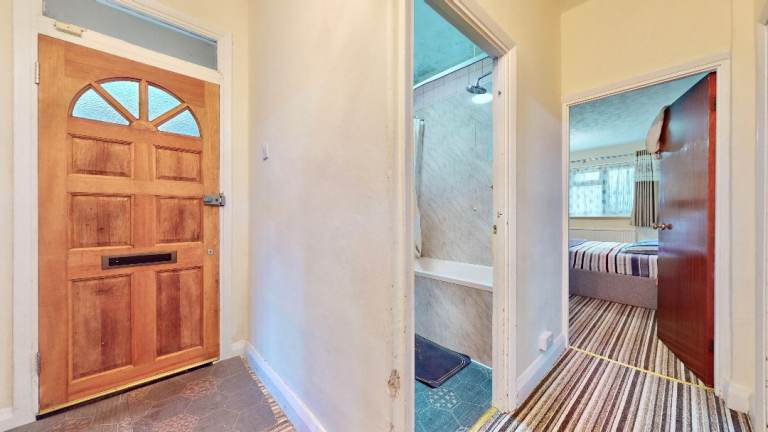 A very nice 4 bed *3 Receptions* *2 Bath* house on Henley Road, Ilford, IG1