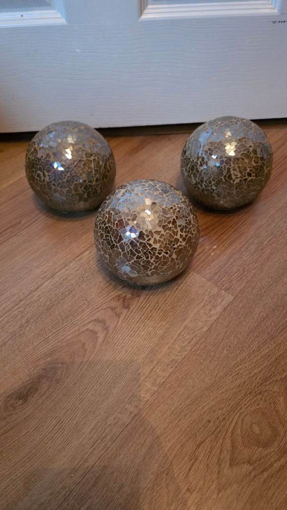 Mosaic Sphere Balls Table Centerpieces Decorative Orbs Gold Set of 3 Spheres