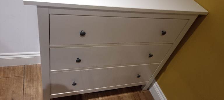 White Solid Wood Chest of 3 Drawers – Excellent Condition