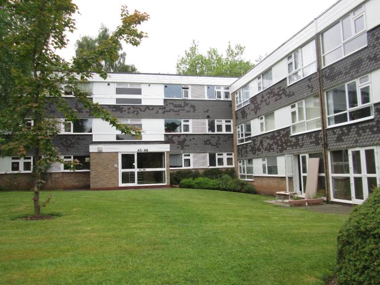 **WHETSTONE CLOSE, FARQUHAR ROAD **TWO BEDROOM ** 2ND FLOOR FLAT ** OFF STREET PARKING **MUST VIEW**