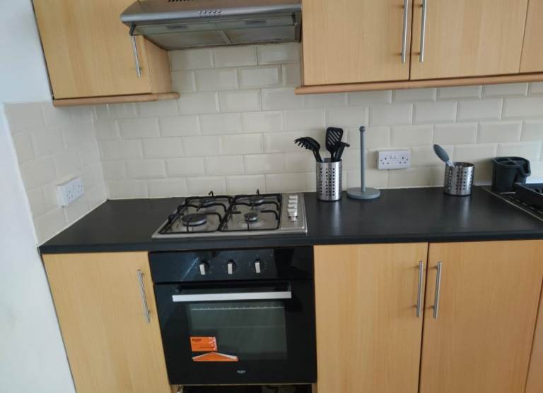 2 BED FLAT WITH BALCONY FURNISHED MUMBLES