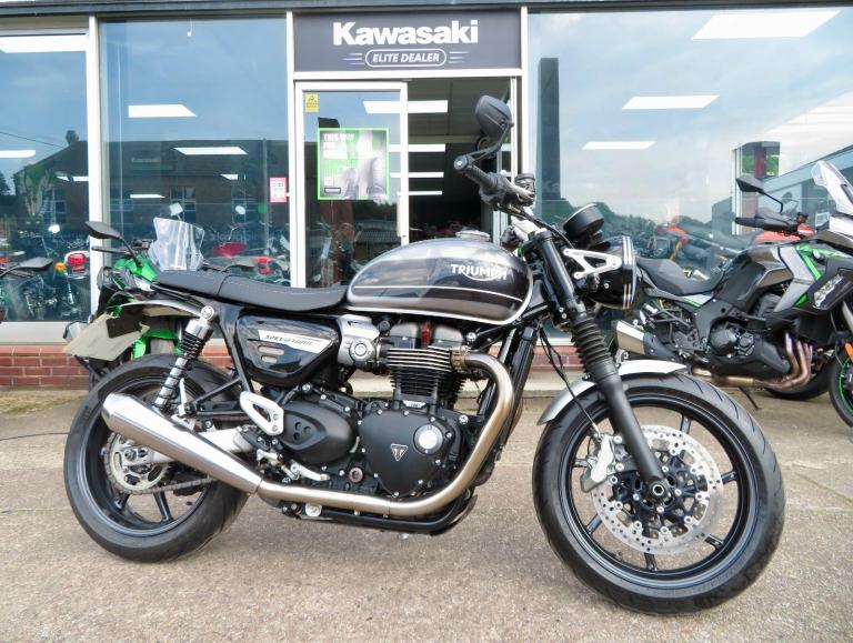 TRIUMPH SPEED TWIN 1200 VANCE & HINES EXHAUSTS