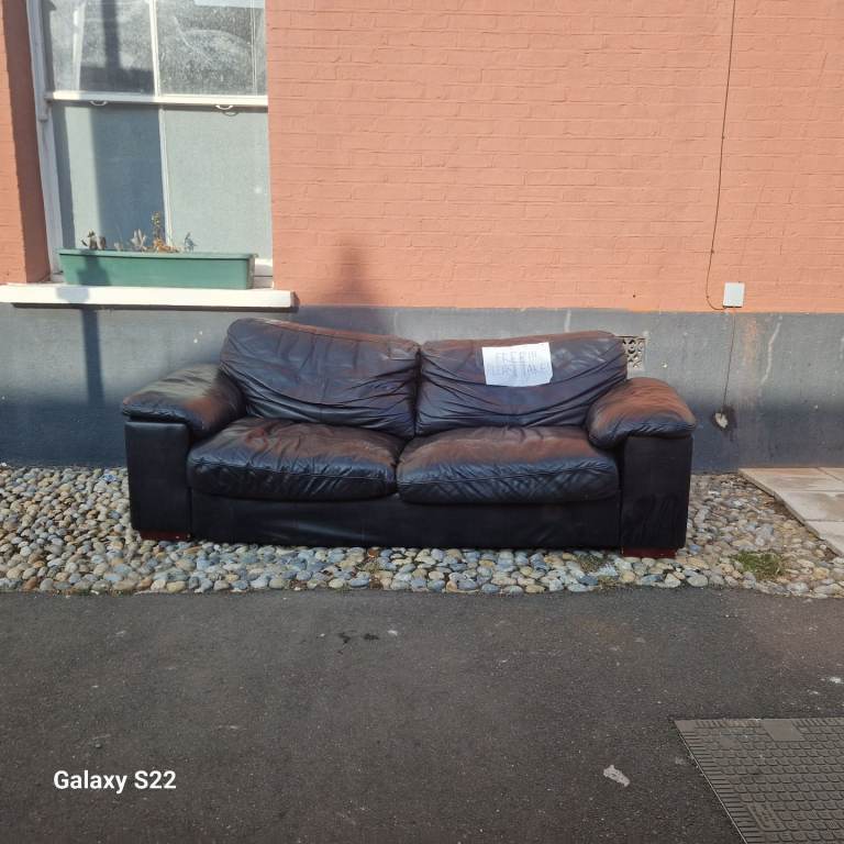 3 seater black sofa leather FREE