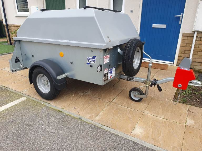 Ifor Williams PE5 Trailer with lockable hard top 