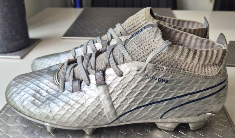 limited edition Puma One Chrome 17.1 FG football boots in a metallic silver colorway size 5.5