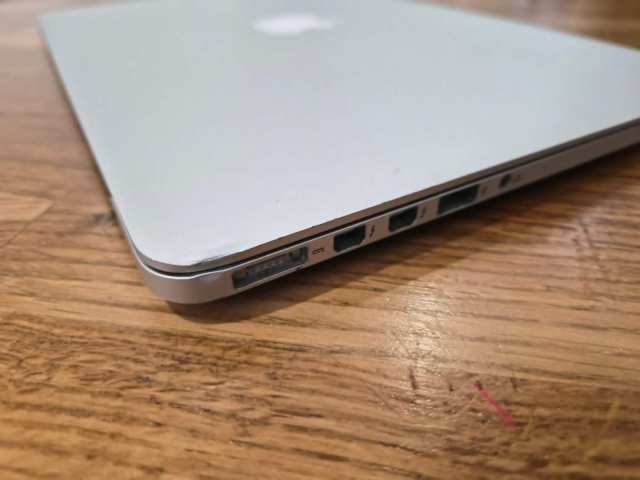 Apple MacBook Pro Retina 13-inch Early 2015 (A1502) - 2.7GHz i5